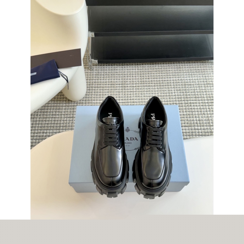 Pra*a leather shoes